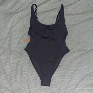 Skims Signature Swim Scoop Neck One Piece